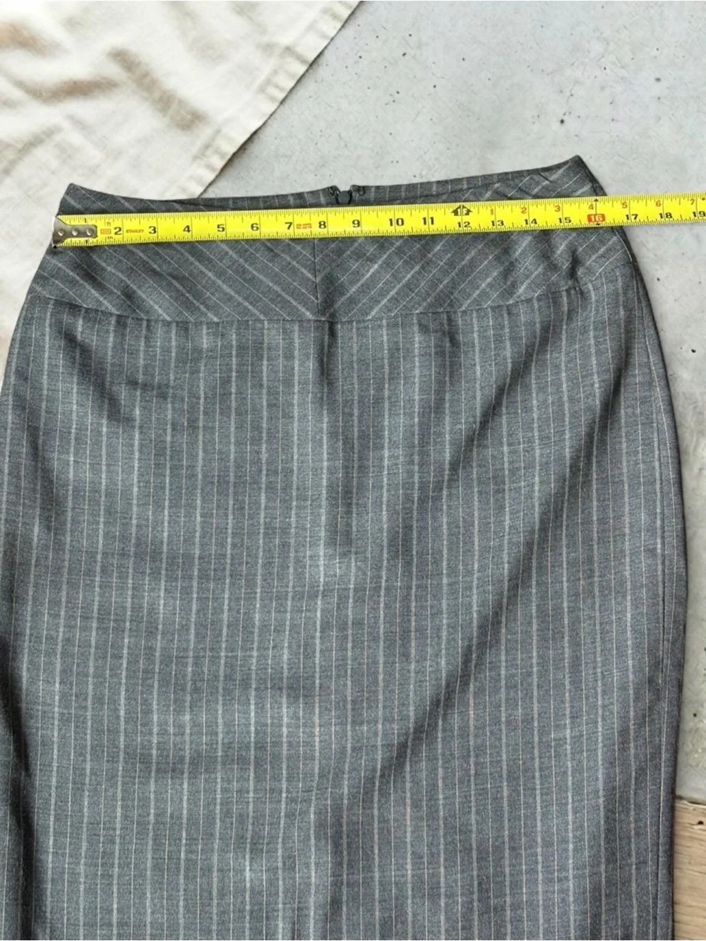 VTG Casual Corner Gray Pinstripe Wool-Blend Pencil Skirt 10